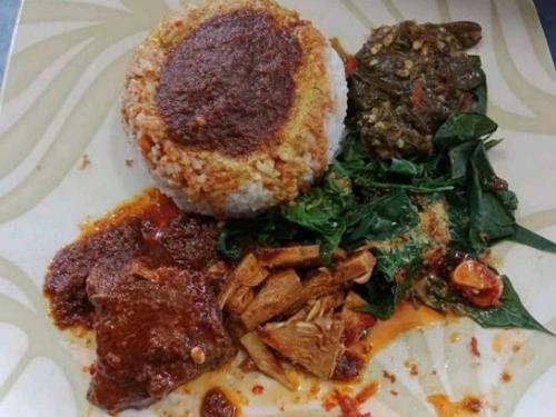 RM Yarham Masakan Padang Nasi Padang, Rambutan, Rania Qolbu