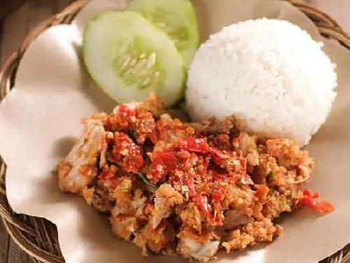 Pecel Lele Batas Kota, Koko Santiaji Pratomo