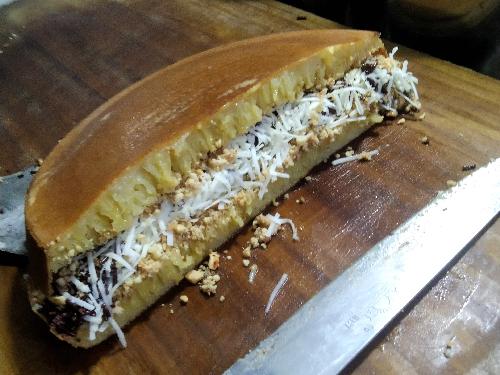 Martabak Mas Udin, Dwi Agustin