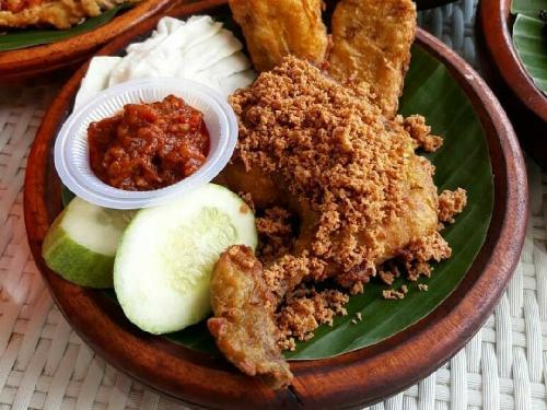 Penyetan Cak Di, SRIATININGSIH