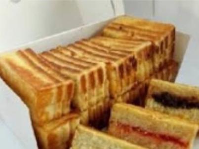 ROTI BAKAR MAMA ADIBA, Nur Rachmawati