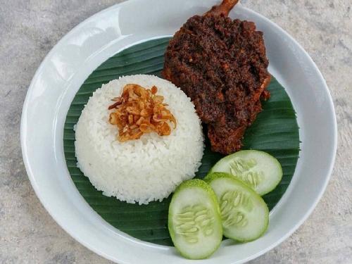 Nasi Bebek Madura 93, Bumbu Itam Sambal Ijo, KecTanah Sereal. Kedung Badak, Birlur