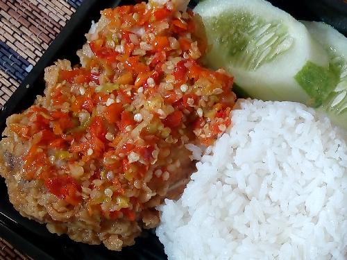 Ayam Woku Pedas Cita Rasa Malang, FRIEDA NISWATIN MARDHATILLAH