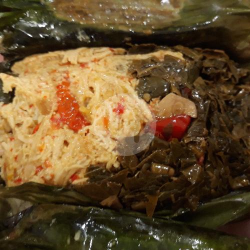 20 Tempat Makan Nasi Bakar Ayam Suwir Terlezat di Surabaya