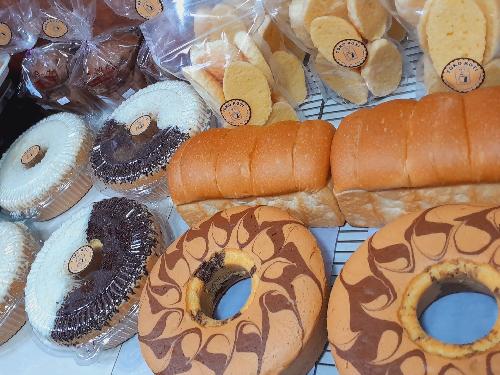 Toko Roti Ada, kp sukajaya 3 no 12 Lembang, Kurnia Wahidin