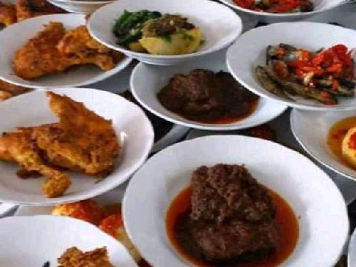 RM Famili Baru, Jl. Dr. Mansyur No.120 Medan, Anisa