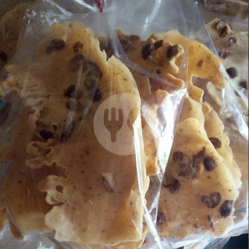 16 Tempat Makan Peyek Kacang Paling Enak di Pekanbaru