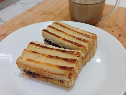 Roti Bakar 101, Cileungsi, Mochamad Arifin