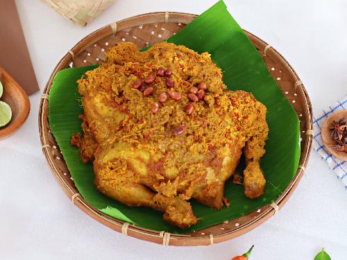 Waroeng Komang (Makanan Bali Halal), Palangkaraya, Komang Wahyu Mahendra