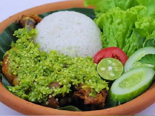 Warung Ayam Sambel Ijo Aa Bangor, Alun Alun Kramatwatu, Arie Wijaya