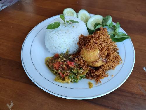 Ayam Spg Ibu Cucun, Ahmad Fadhiil JAELANI