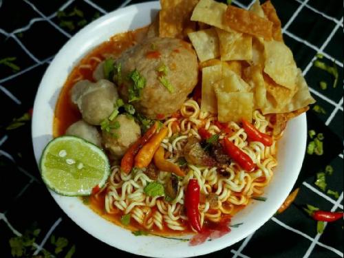 Bakso Urat Kuah Mercon Whiwi, Wiwi Angraeni
