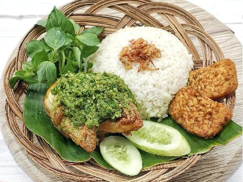 Ayam Geprek Bukittinggi08, Marthaluzy Carina Widiati