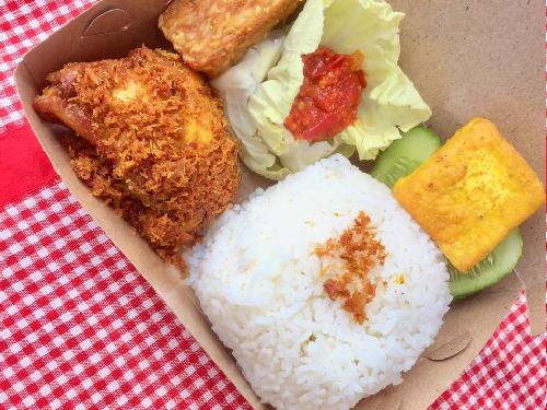 Ayam Serundeng Sujuma, Jl Caringin Gang Mesjid No 8, Suci Juliana Maharani