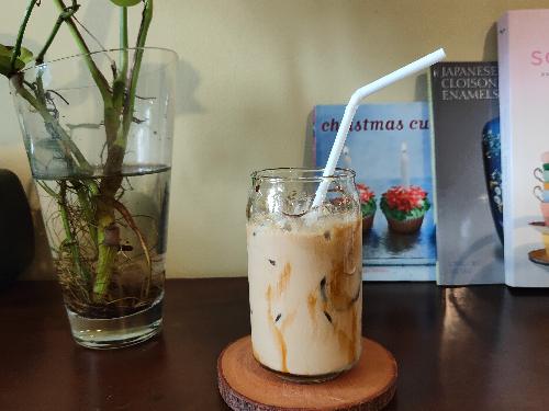 teduh space & coffee, LPU Blok A35 Telaga Kahuripan, Aryanto Yudi Prasetio