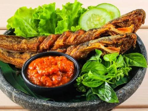 Pecel Lele Mbah Lamong , Gita Fevi Pramintari