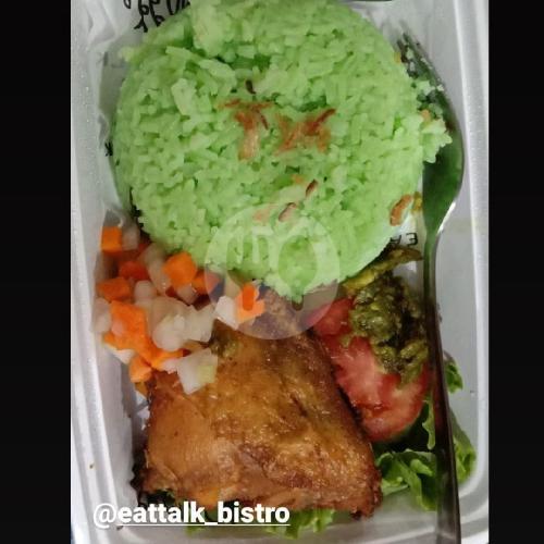 16 Restoran Nasi Lemak Ayam Goreng Favorit