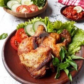 22 Tempat Makan Lalapan Ayam Goreng Terfavorit di Banjarmasin