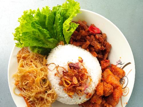 Nasi Uduk Bu Siti, Siti Munawaroh
