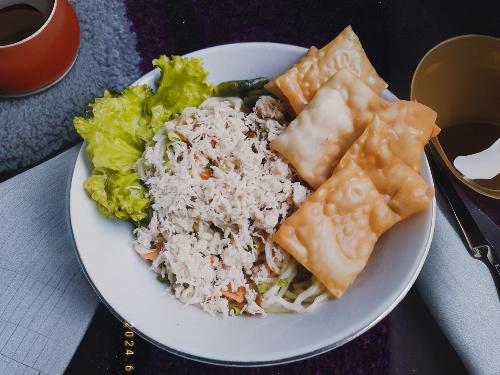 DeMieKian Waroeng, JL. S. Supriyadi 1, Kebonsari, Awani Fernia Octra Salsabila