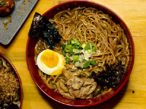 Kedai Nakoyaki Melati Mas, Charles