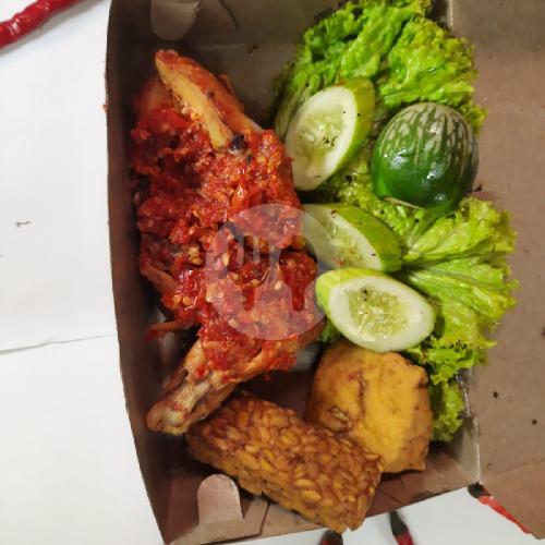 17 Rumah Makan Ayam Geprek Tahu Tempe Terlezat di Jakarta