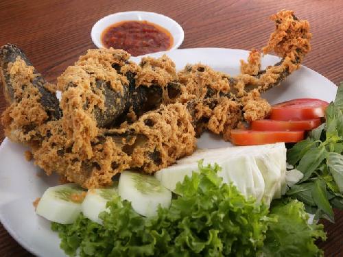 Pecel Lele/Ayam 33 Bahrus Syafaah, Triya Indriyani