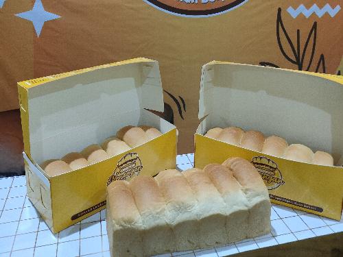 Roti Gembong Kenangan, Kec. Babelan, Kel. Bahagia, Desli Nurvidyanto