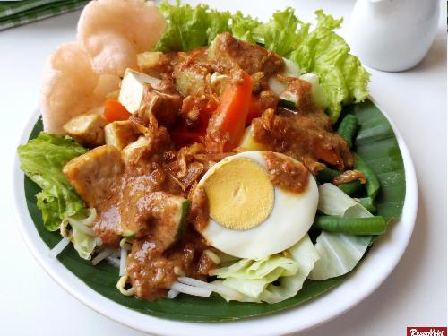 Gado Gado Dan Rujak Gibran Lokomotif, Lokomotif