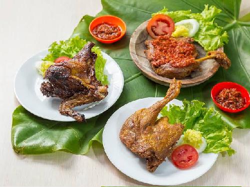 SAMBEL KANG DJITO, Puji Astuti