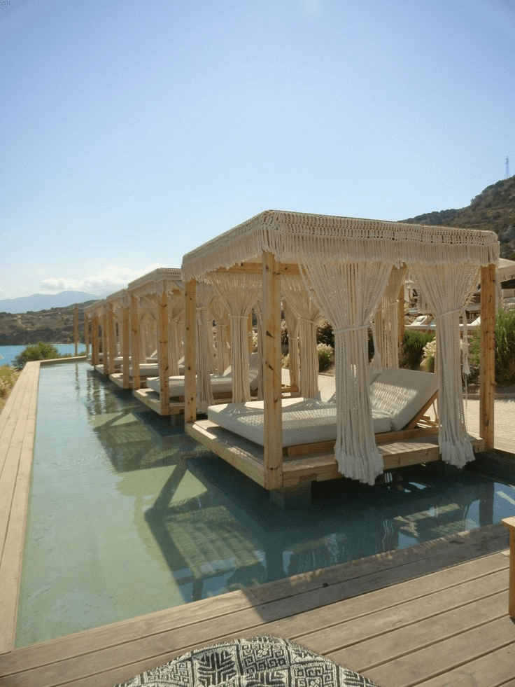 مظلة استراحة مسبح