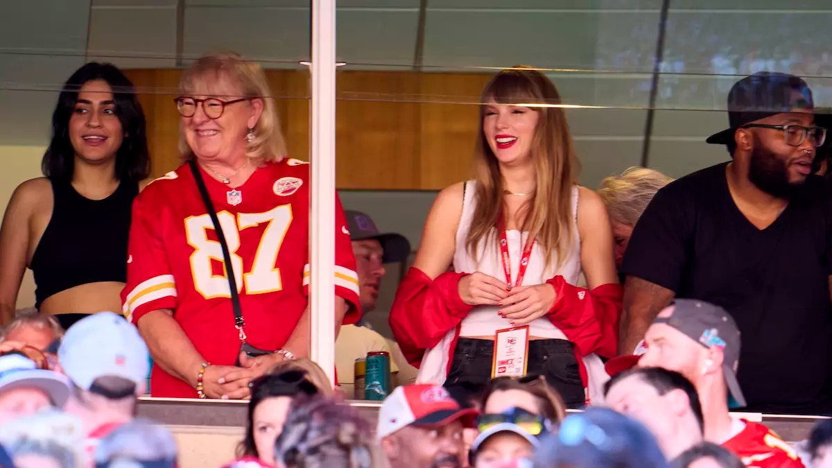 Watch: taylor swift spotted leaving arrowhead stadium with travis kelce