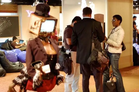 How Big Is The Yahoo Hack Chart Business Insider - 8K Dark Patterns for Desktop