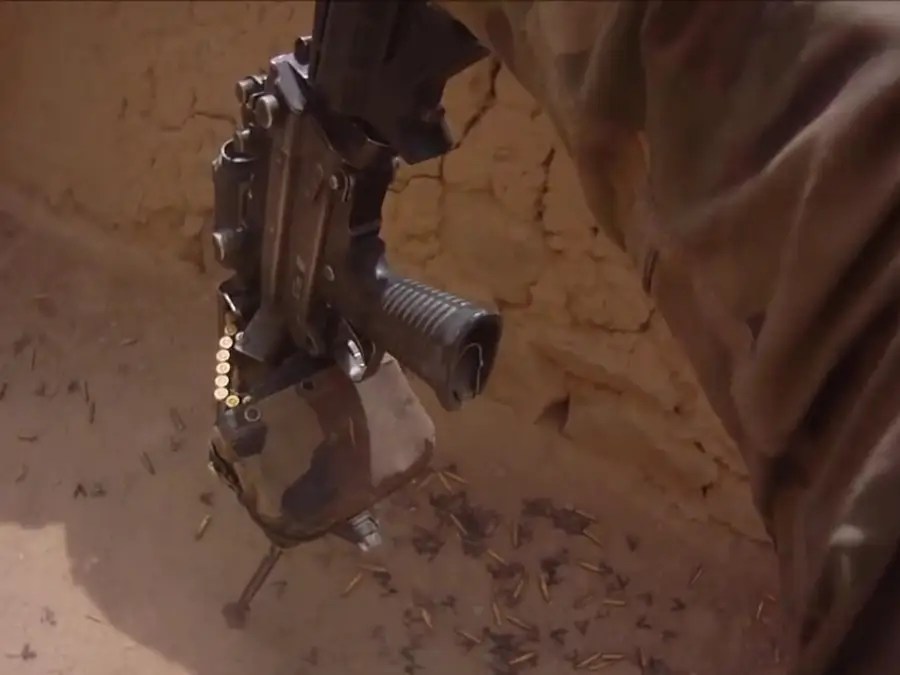 Shooting M249 Saw Youtube - Premium Landscape Illustration Gallery - High Resolution