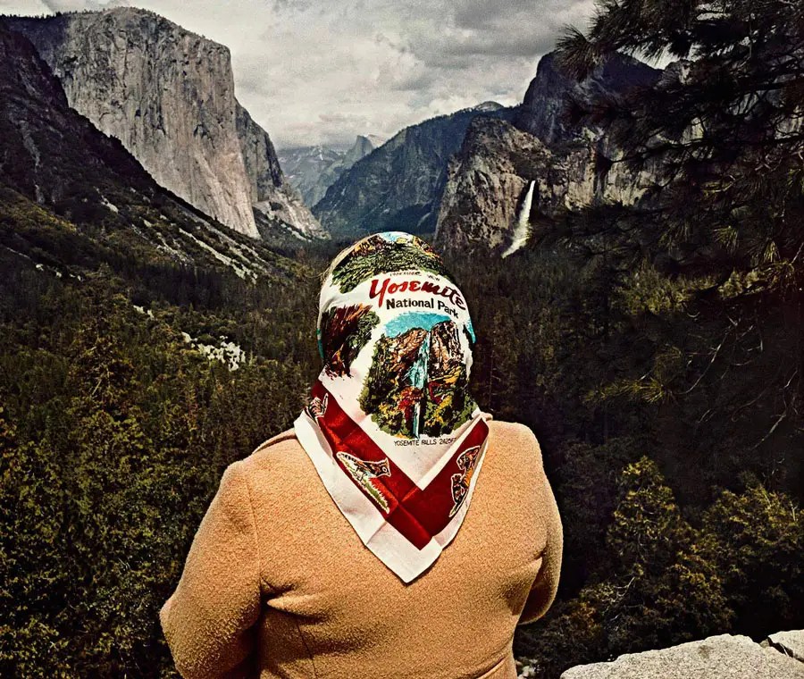 American Tourists Scrolller - Elegant Minimal Photo - Retina