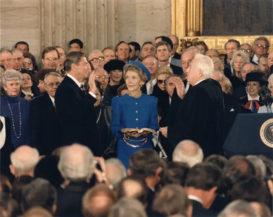 Memorable Moments In Us Inauguration History - Minimal Illustration Collection - 8K Quality