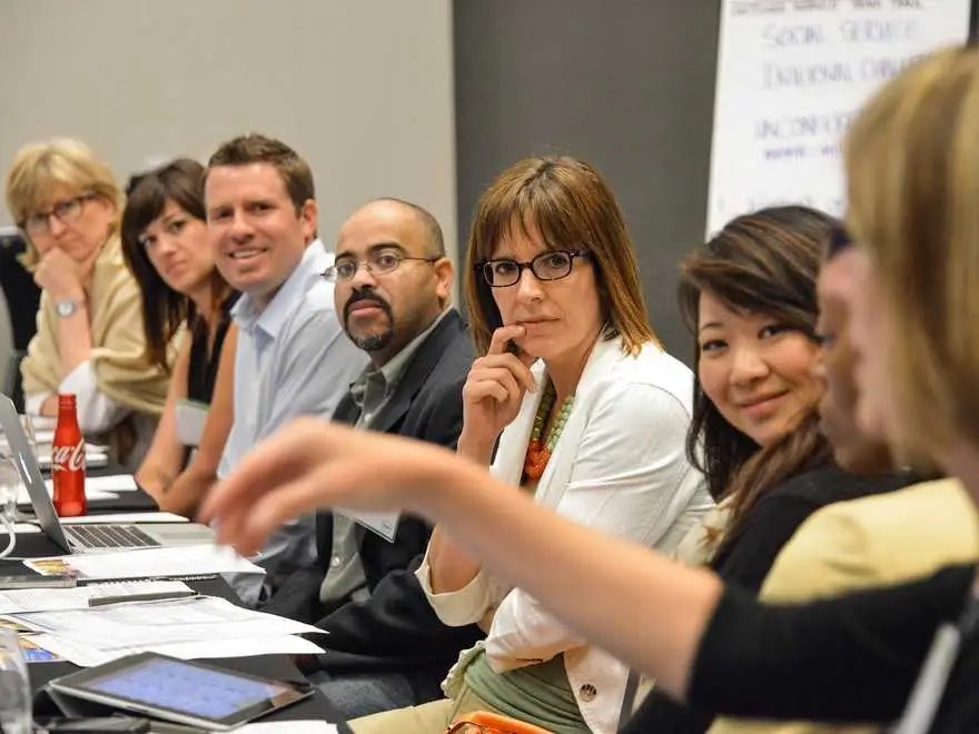 7 Ways To Have Efficient Meetings Deepstash - Stunning Mobile City Images | Free Download