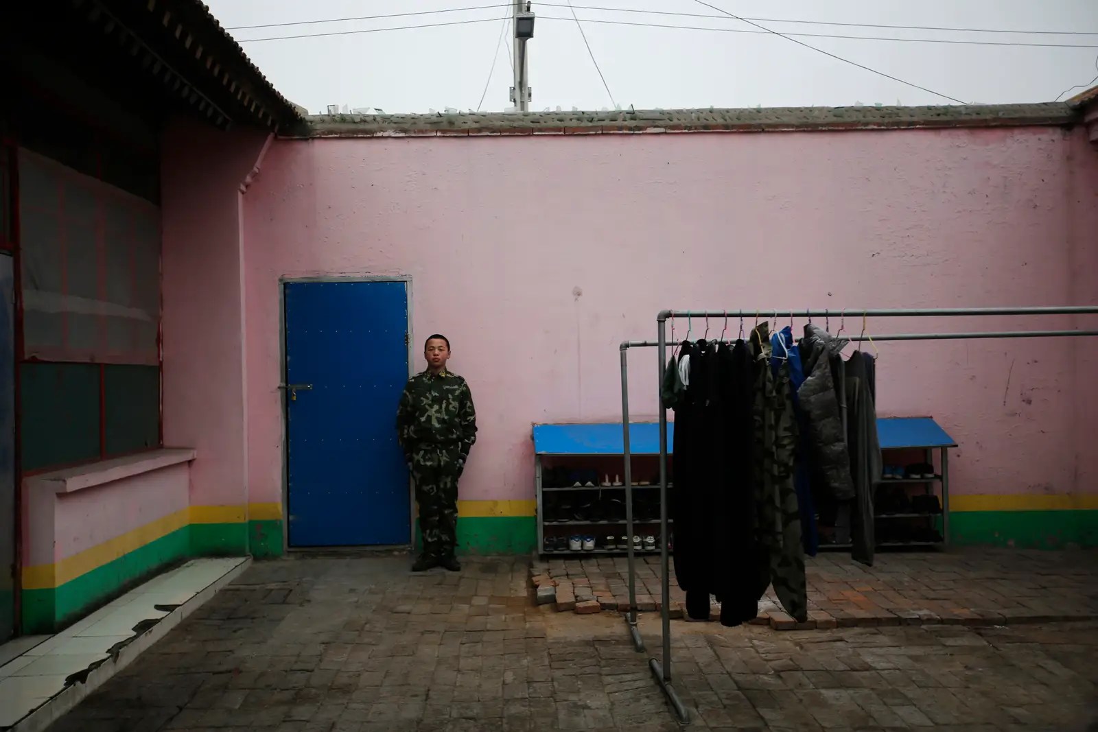 Internet Addiction Camps In China 16 Pics - Modern Vintage Background - Retina