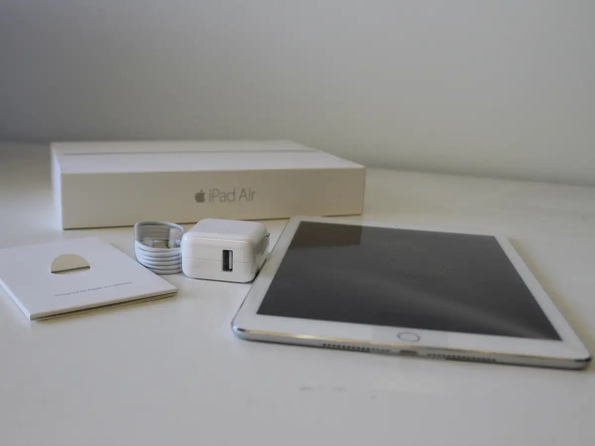 Ipad Air 2 Uncrate - Classic Landscape Wallpaper - Mobile