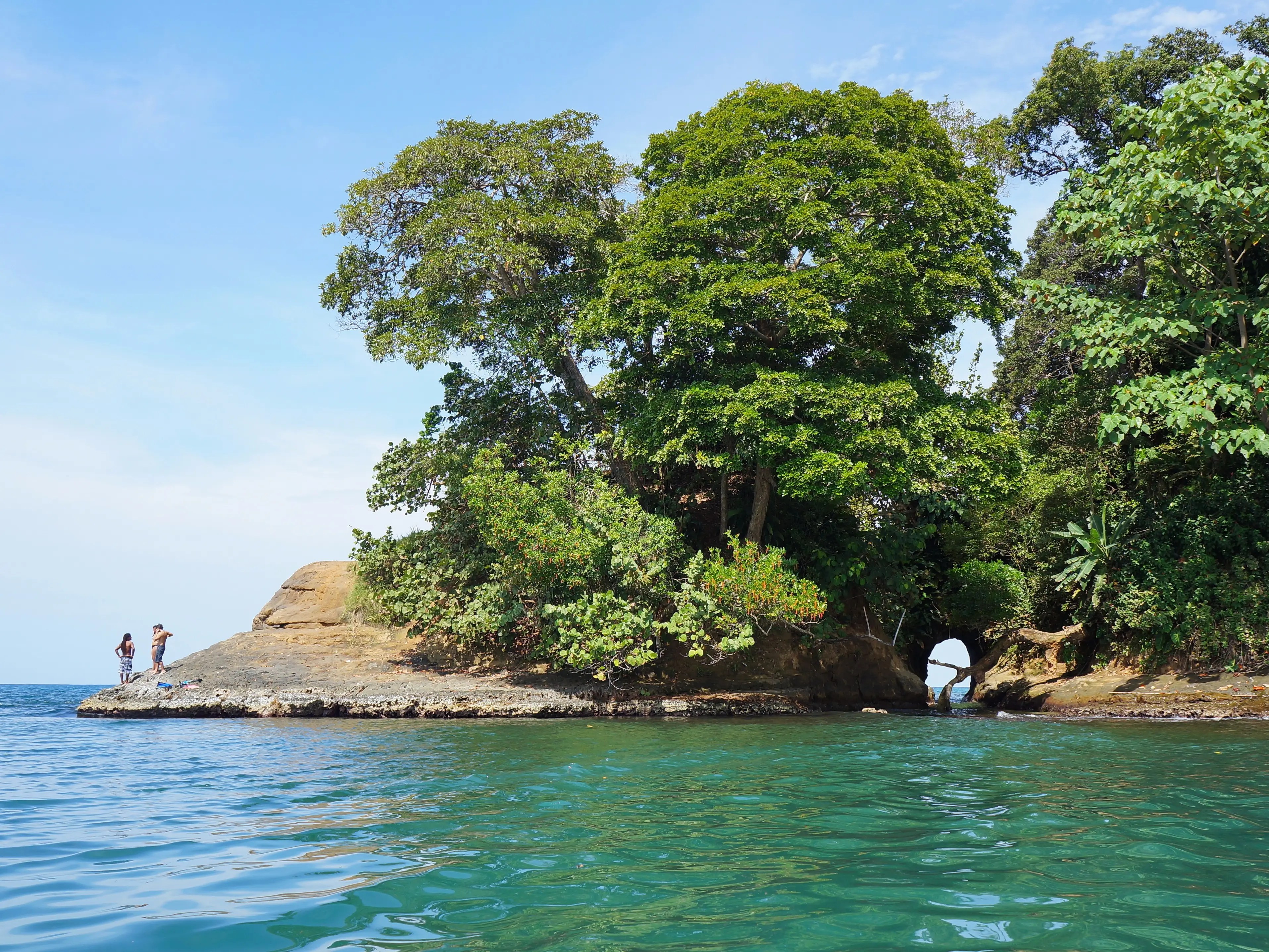 The 5 Best And Most Affordable Places To Travel In - Classic Gradient Design - Desktop