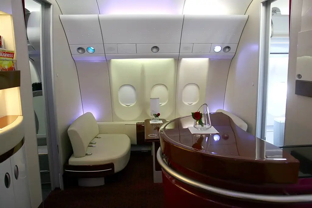 9 Most Luxurious First Class Cabins Business Insider - Modern Ocean Background - Retina