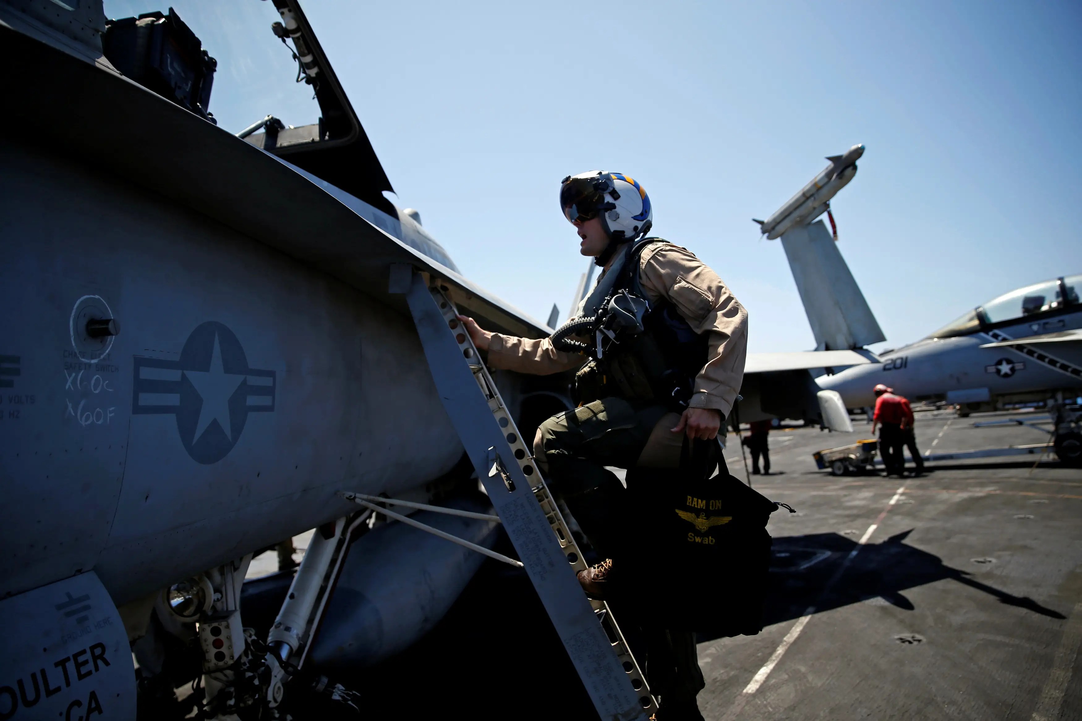Life And Work Aboard A Us 13 Billion Aircraft Carrier At Sea Youtube - Premium Colorful Image Gallery - Mobile