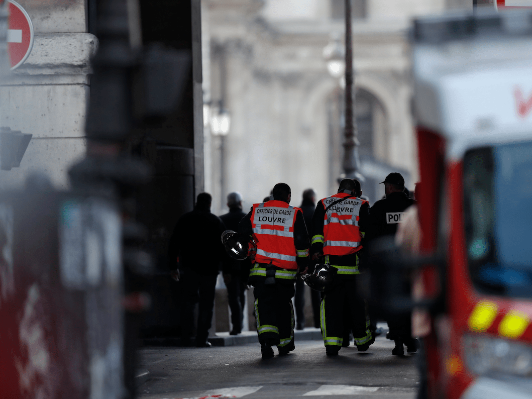 Paris Attaque Du Louvre Quel Impact Sur Le Tourisme Fdesouche - Premium Light Photo Gallery - 8K