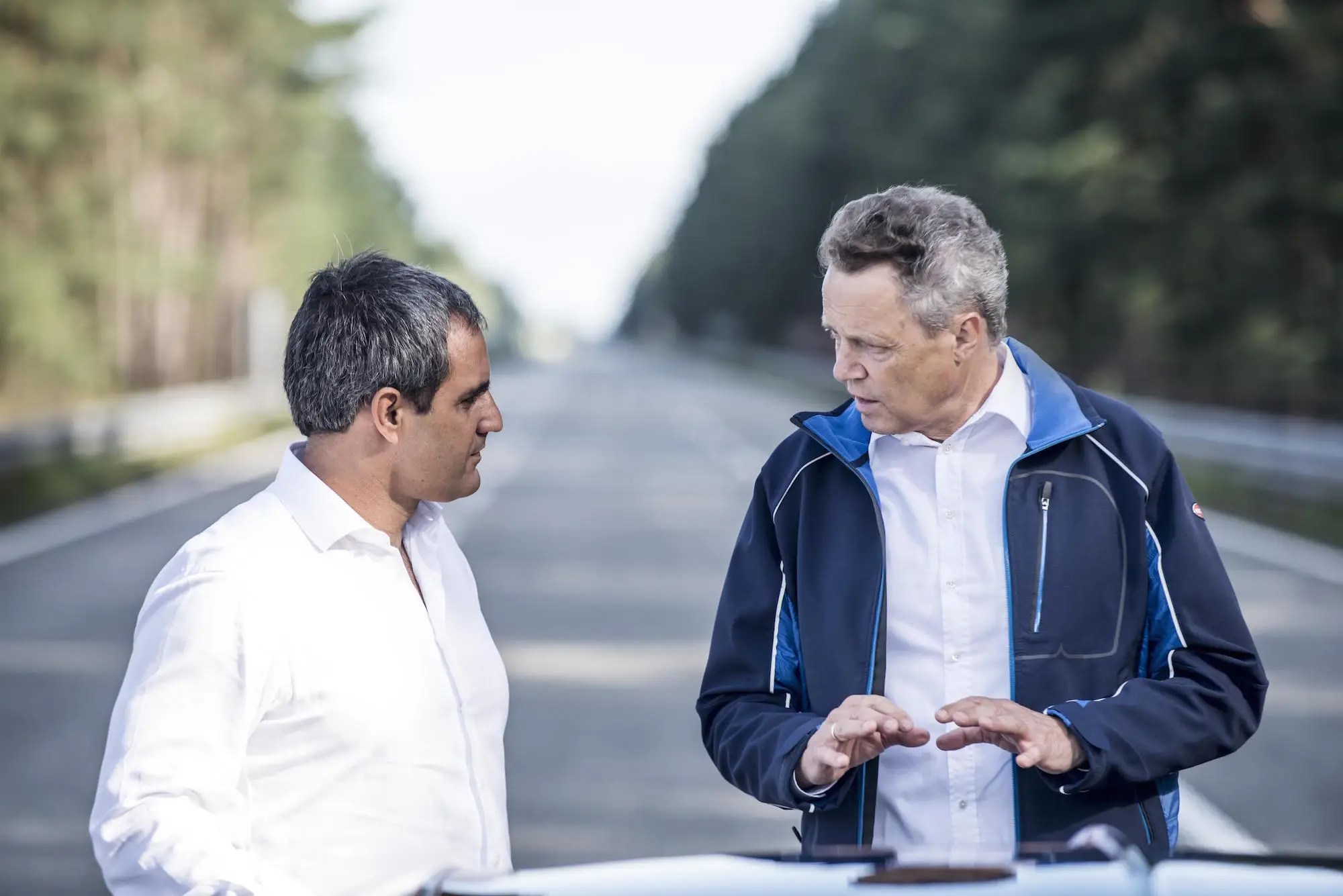 The 3 Million Bugatti Chiron Set A New Speed Record Business Insider - Download Ultra HD City Photo | Full HD