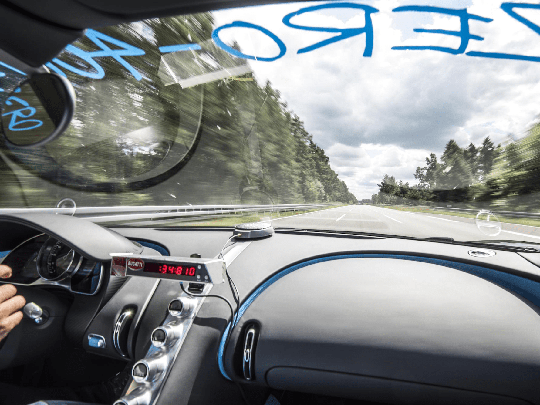 The 3 Million Bugatti Chiron Set A New Speed Record Business Insider - Gradient Art Collection - HD Quality