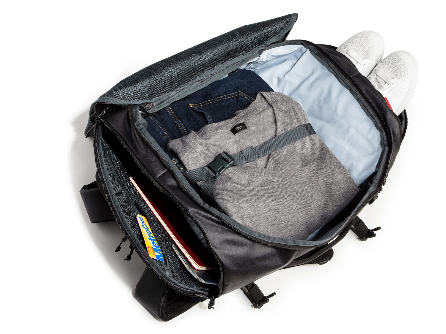 This Duffel Bag Converts Into A Backpack In Seconds And It Holds A Surprising Amount Business Insider
