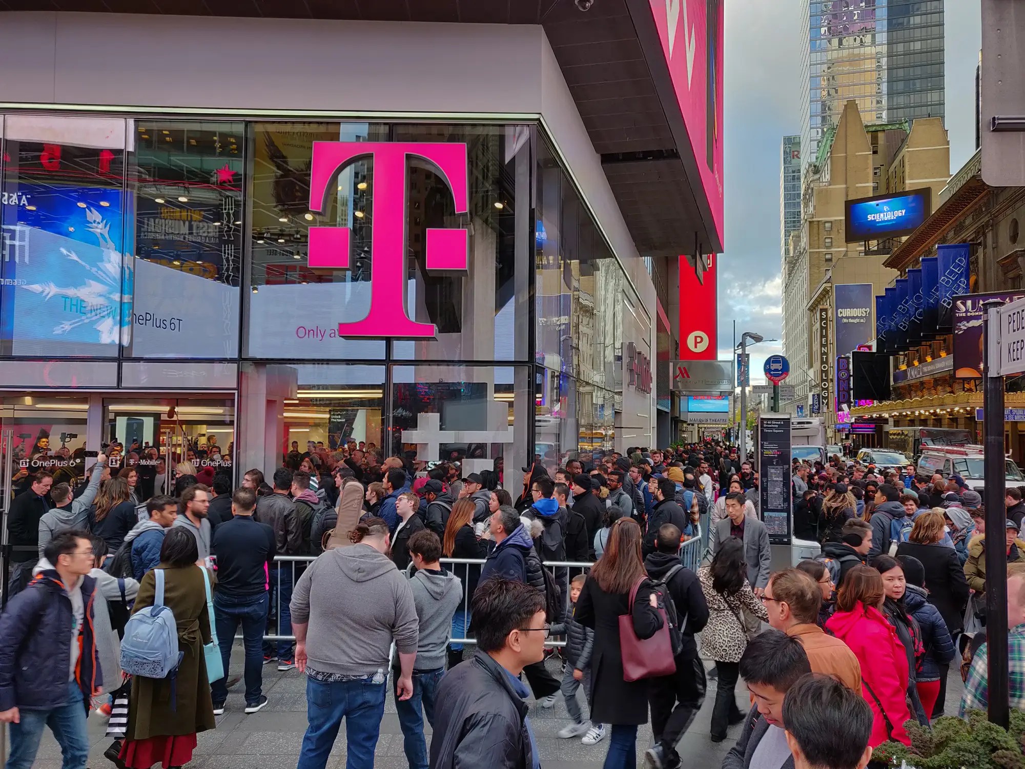 Your phone number is not registered. Oneplus 6t Line At T Mobile Was Longer Than Iphone Line