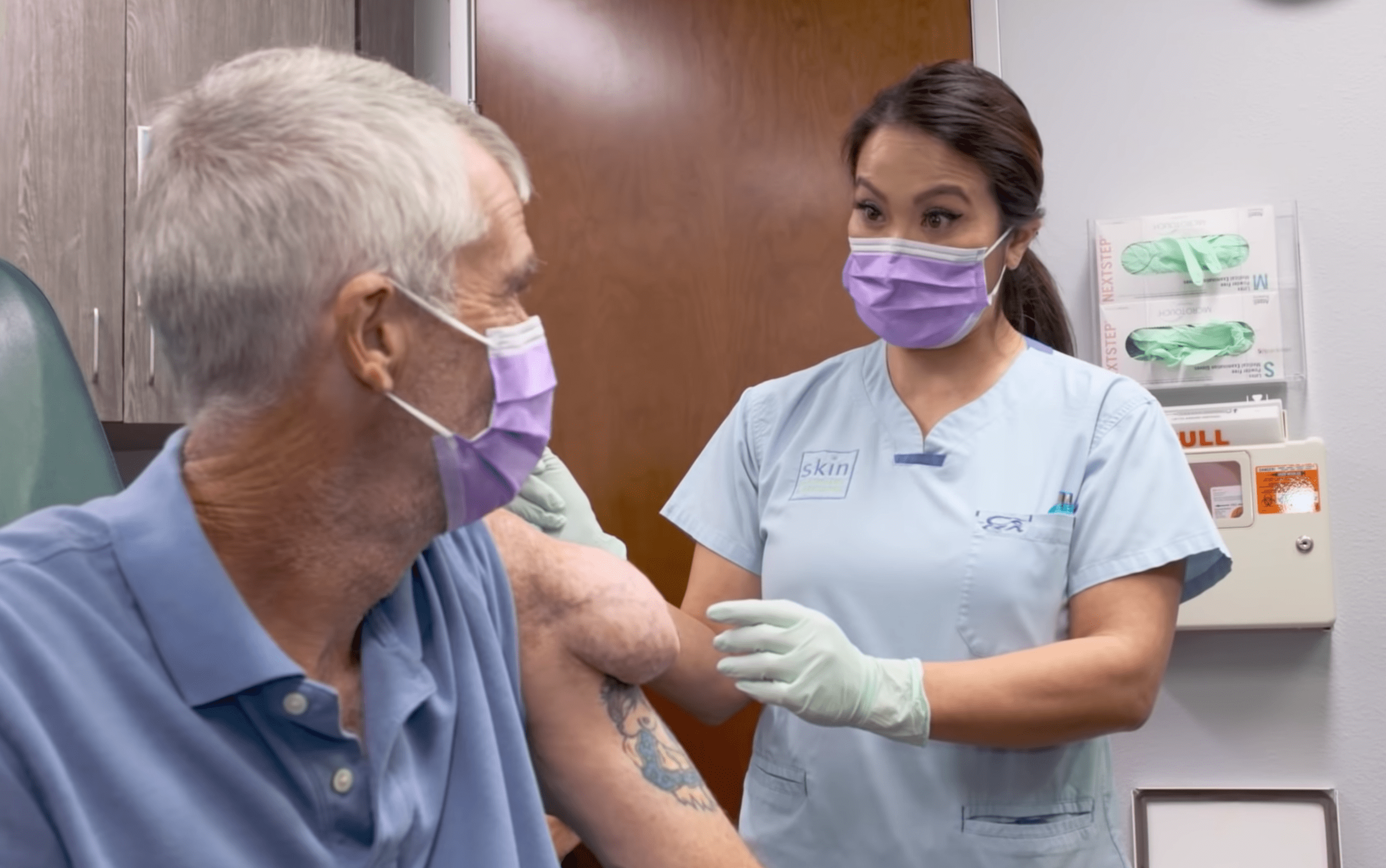 Chuck Has A Popeye Shaped Bump On His Arm Dr Pimpl - Download Creative Light Image | 8K