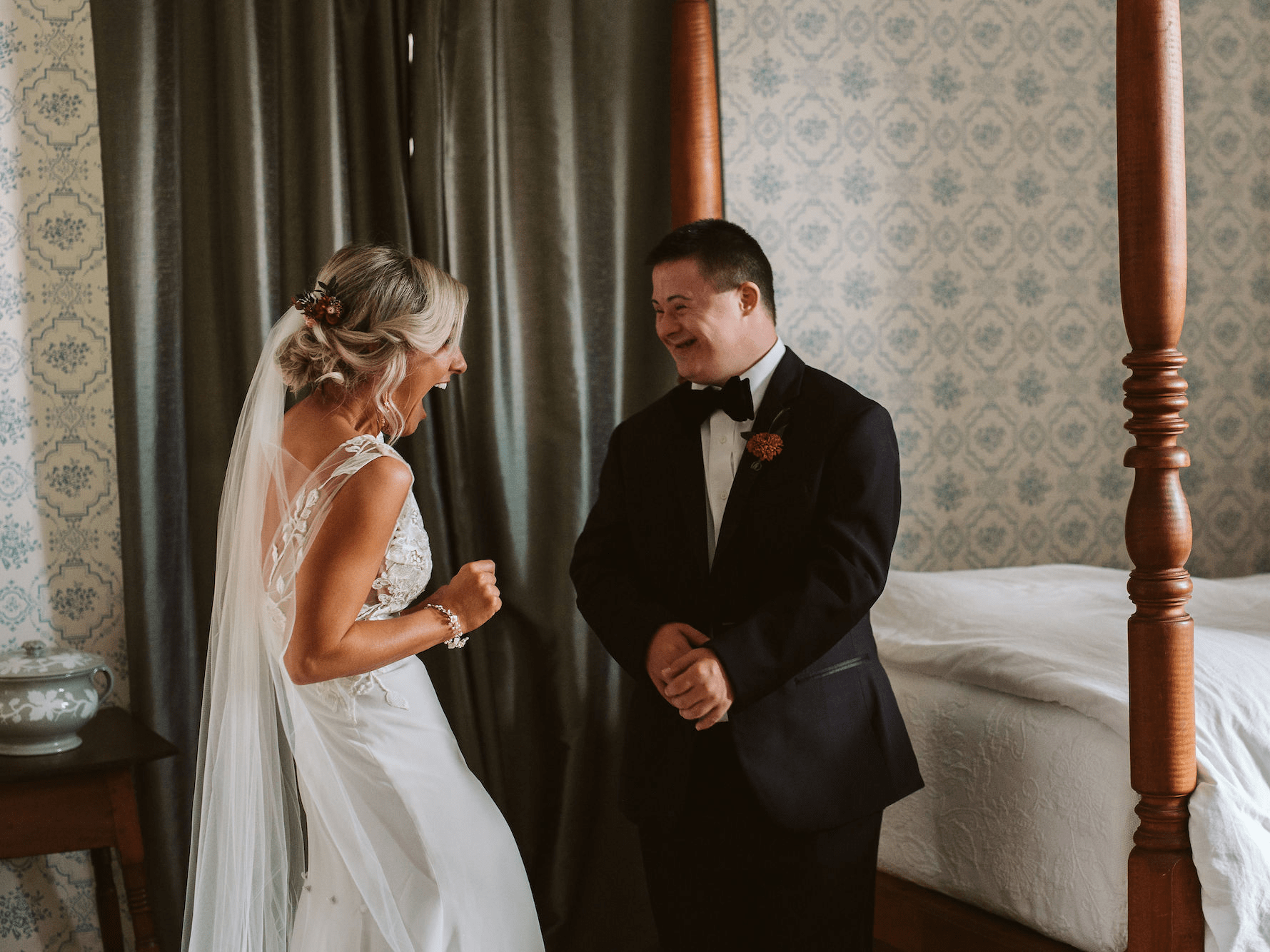 A Bride Had A First Look Photo Shoot With Her Brother Insider