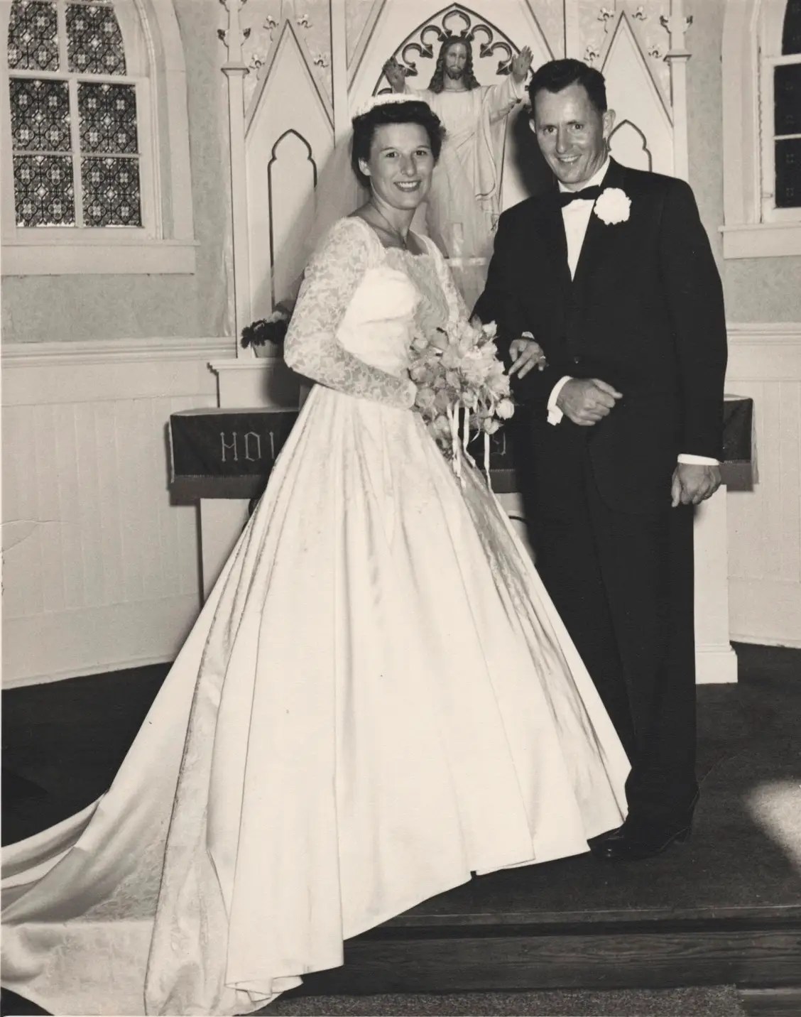 A Couple Wore Their Original Wedding Attire For An Adorable 60th Anniversary Photo Shoot Business Insider